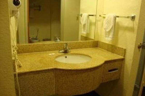 Hotel Red Roof Suites Biloxi